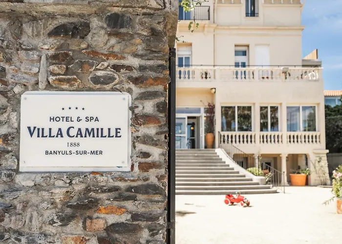 Отель Camille &